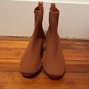 Women’s brown knit booties (barely worn) - size 7.5